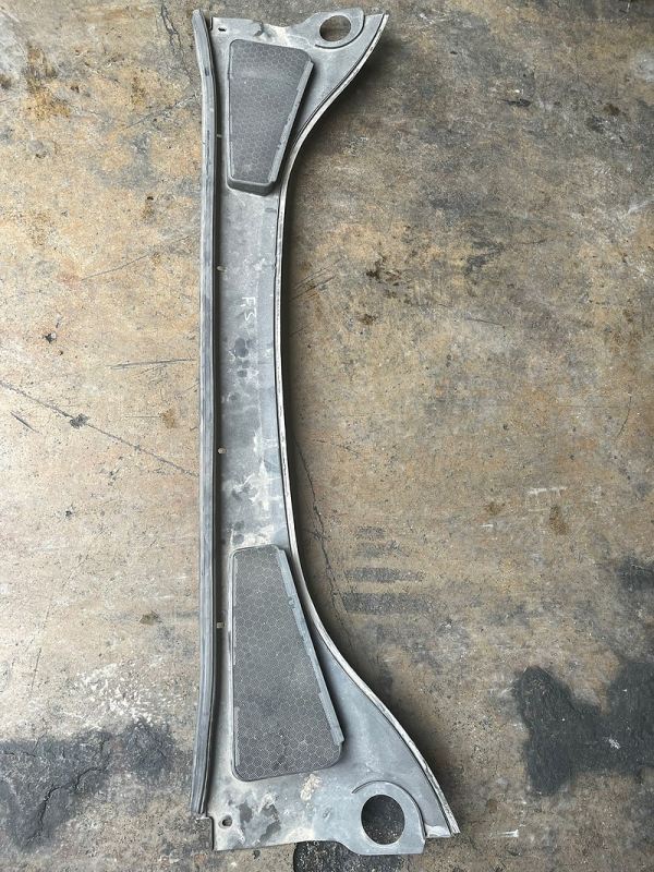 FORD FOCUS 3 ÇIKMA ORJINAL CAM ÖN IZGARASI 